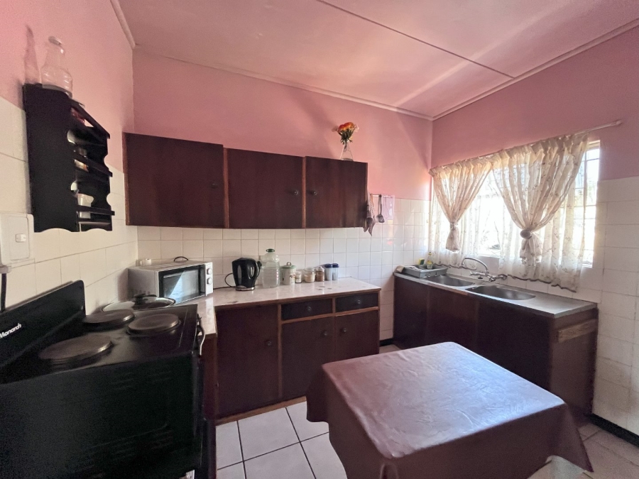 9 Bedroom Property for Sale in Generaal De Wet Free State
